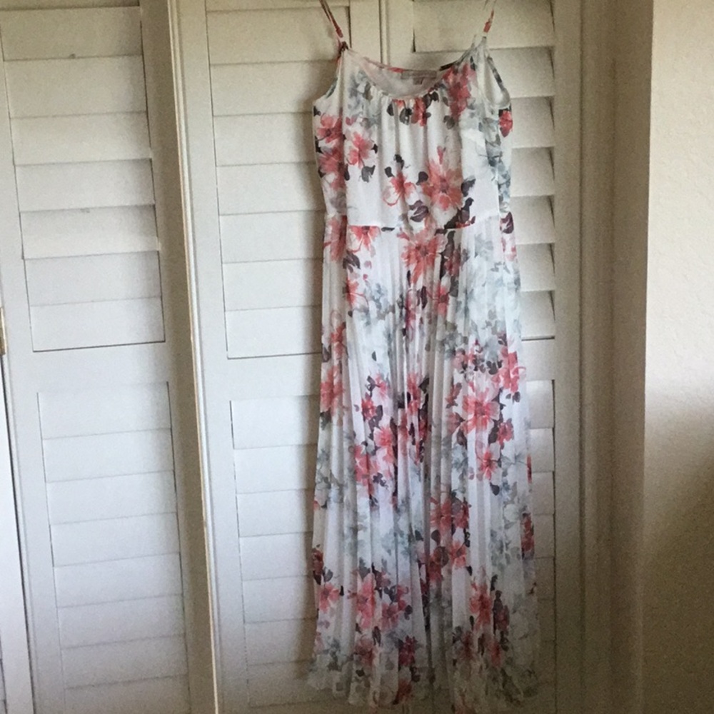 Floral midi dress with pleated skirt